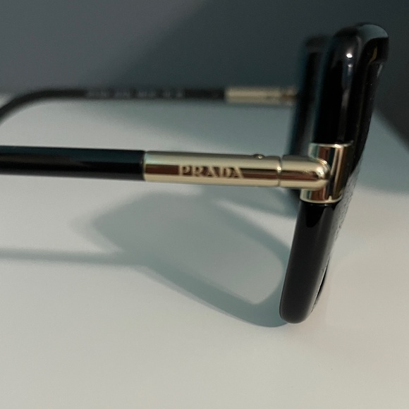 NEW NEVER WORN PRADA SUNGLASSES main image 8